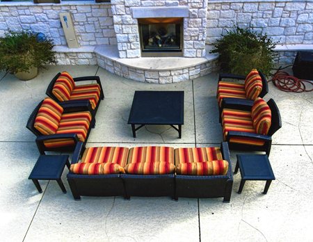 outdoor entertaining patio