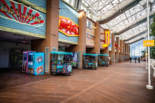 Wood Plank, Concrete Overlay, Island Waterpark Boardwalk
Hospitality - Hotel and Motel
Sundek
