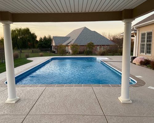 Classic Texture Kahlua With Mission Tan Tile Pattern Color Band, Bone White Grou
Pool Decks
Sundek
