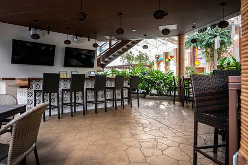 Outdoor Dining, Floor Overlay
Restaurant & Retail
Sundek
