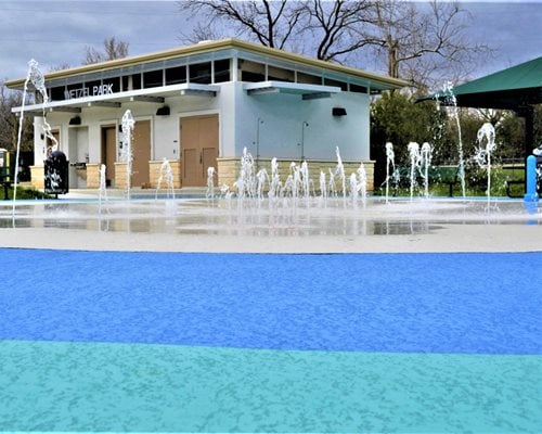 Waterparks
Splash Pads & Waterparks
Sundek
