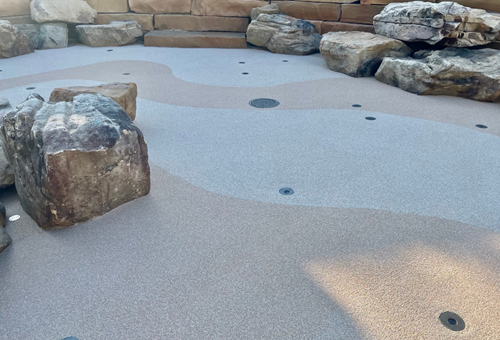 Cushioned Splash Pad, Rock Features, Soft Coating
SunPlay
Sundek
