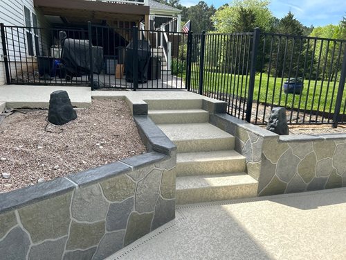 Retaining Wall, Hand Carved Coating, Stafford, Vertical Overlay
Vertical Applications
SUNDEK of Washington
